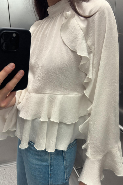 Blouse élégante avec volants